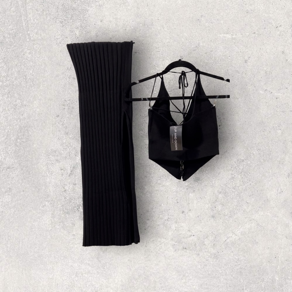 Up & Down Iris Knit Too and Skirt Set NWT✨